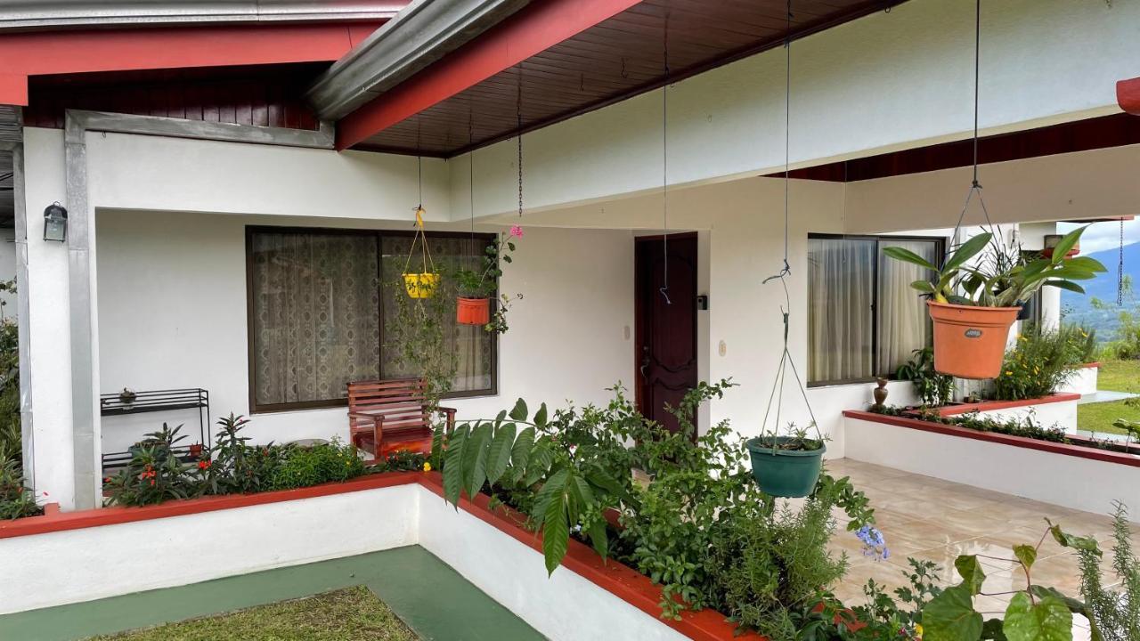 Las Pavitas Cottages La Fortuna Exterior photo